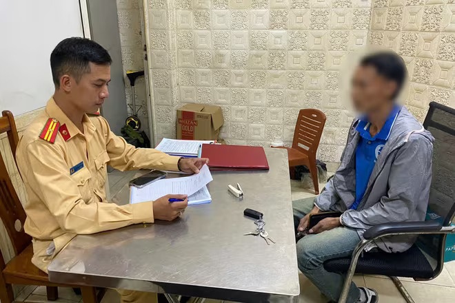 Lái xe limousine,  từ Quảng Ninh,  về Hà Nội ảnh 2 Lai xe limousine,  tu Quang Ninh,  ve Ha Noi anh 2