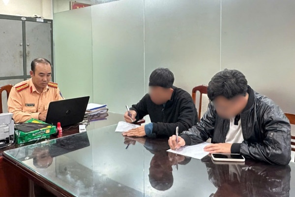 Xu phat nguoi 'nhan thay' tai xe gay tai nan giao thong o Thai Nguyen hinh anh