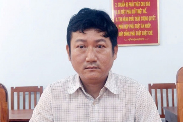 Khoi to doi tuong chuyen san xuat nuoc cham, nuoc giat gia hinh anh