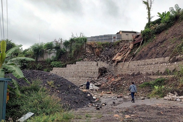 Xu ly hanh vi san gat dat trai phep, gay bien dang dia hinh hinh anh