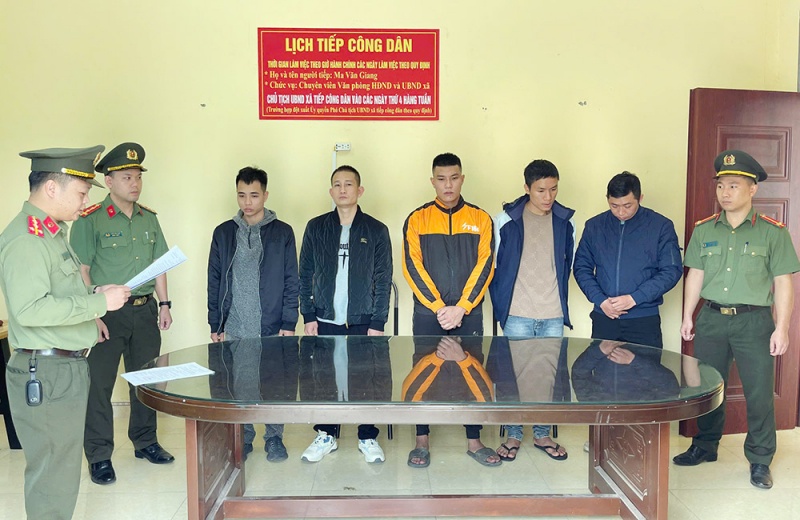 Lap 300 website den,  thu loi bat chinh,  hang chuc ty dong anh 1