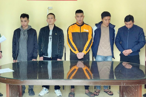 Lap 300 website den, thu loi bat chinh hang chuc ty dong hinh anh