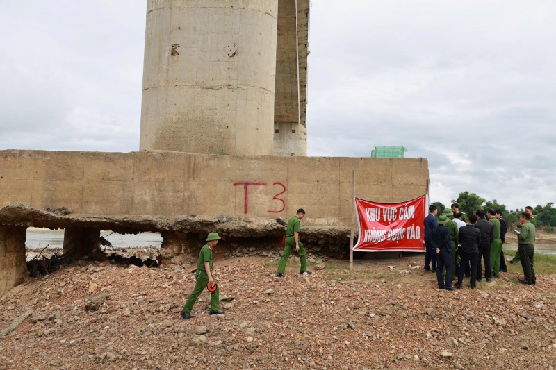 Vụ cầu Sông Lô, Trơ lõi thép ảnh 3 Vu cau Song Lo, Tro loi thep anh 3