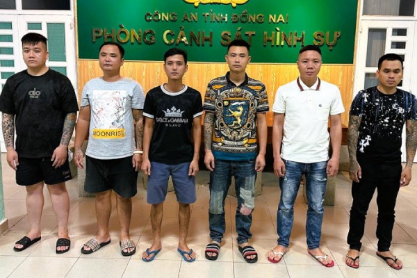 Bat nhom doi tuong hoat dong tin dung den co sung dan hinh anh