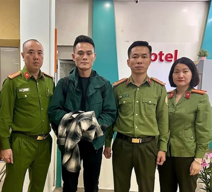 Bi bat,  Luu tru qua han anh 1