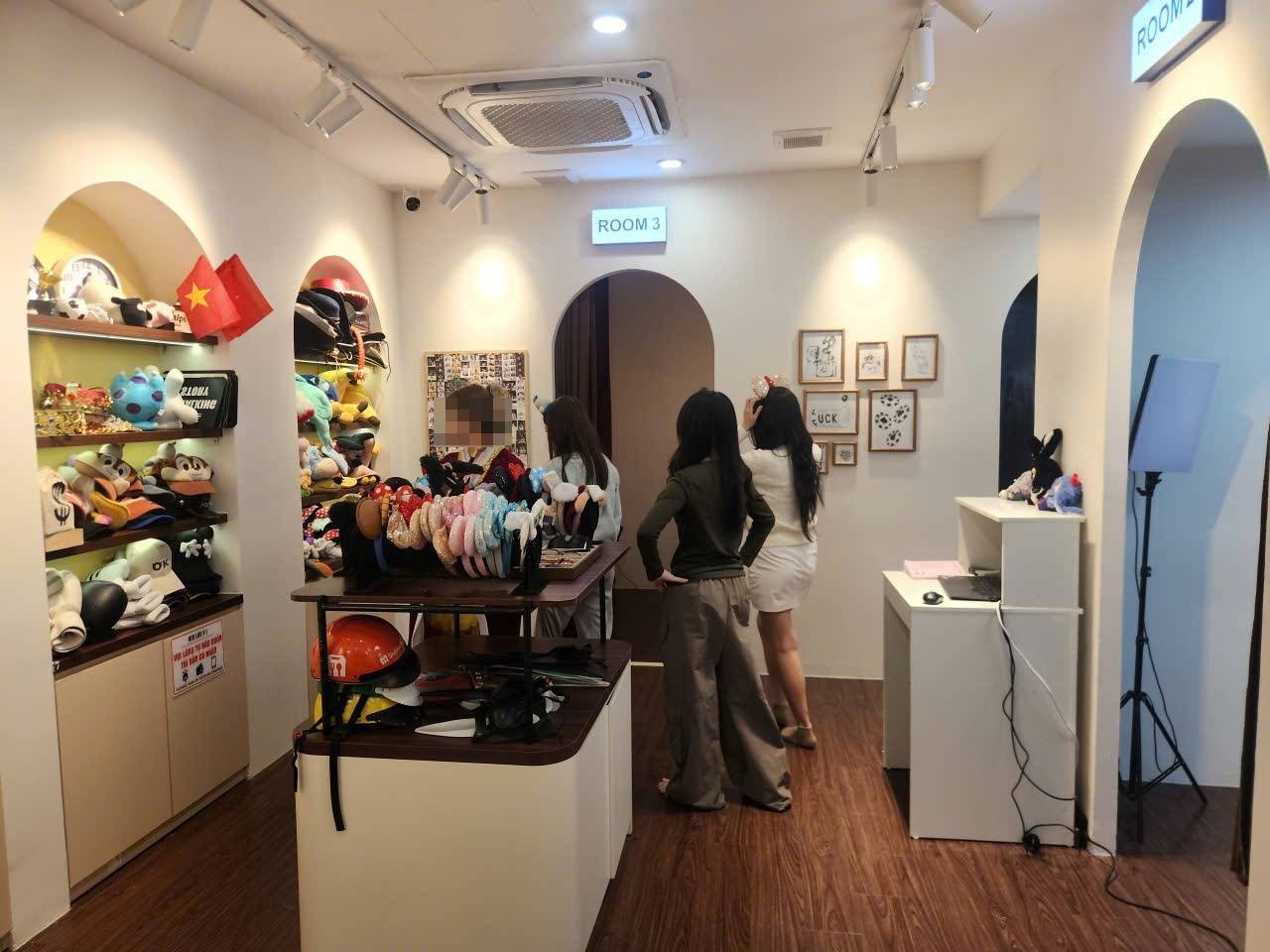 Vu nu sinh lo hinh anh nhay cam: 'Chu tiem phai chiu trach nhiem' hinh anh