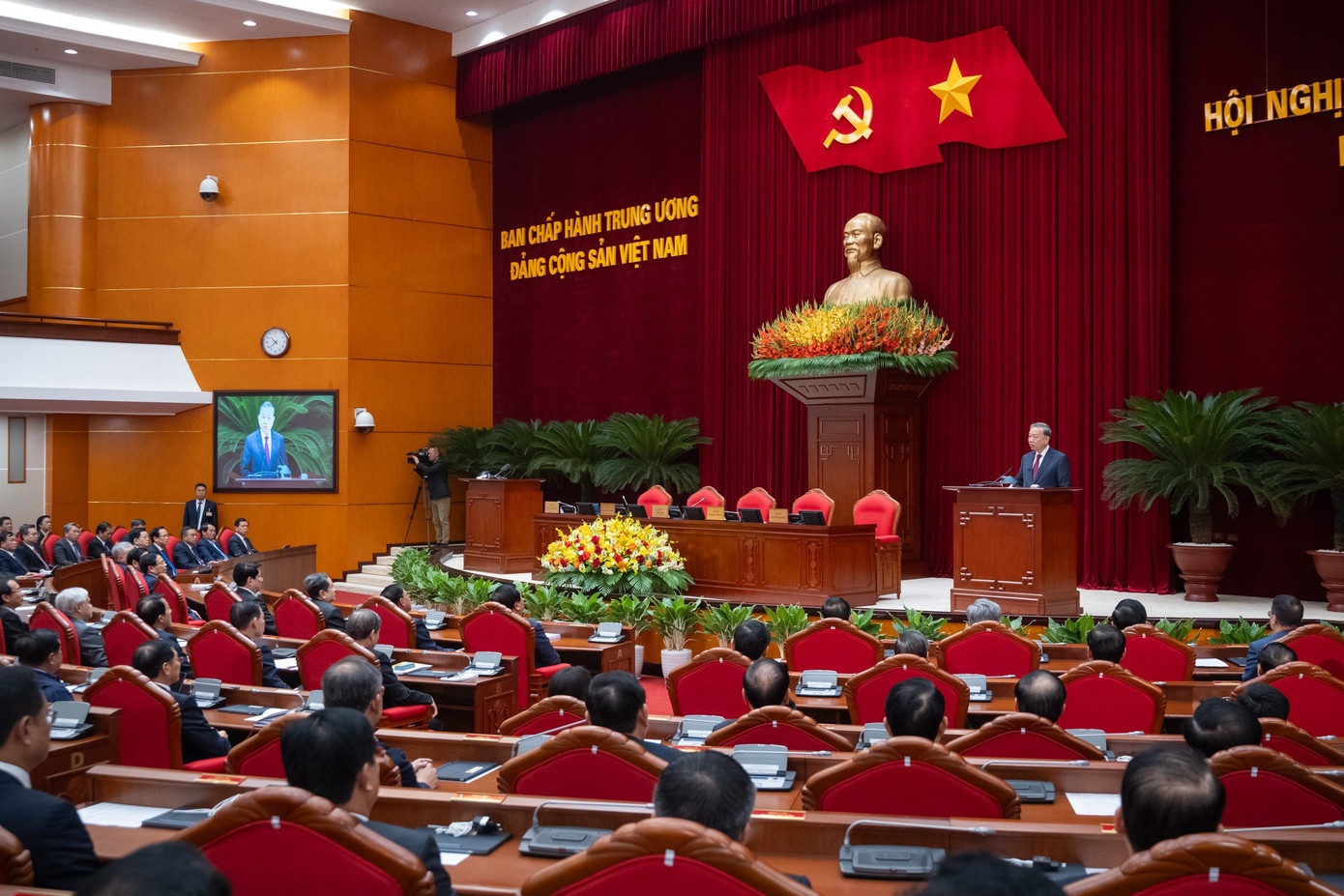 Thong qua Nghi quyet Hoi nghi Trung uong 14 hinh anh