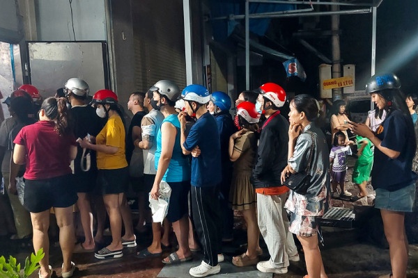 Sau bao so 13, nguoi dan o Gia Lai chen nhau mua da lanh vi mat dien hinh anh