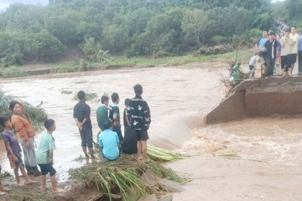 Tinh Dak Lak uoc tinh thiet hai hon 2.200 ty dong do bao so 13 hinh anh