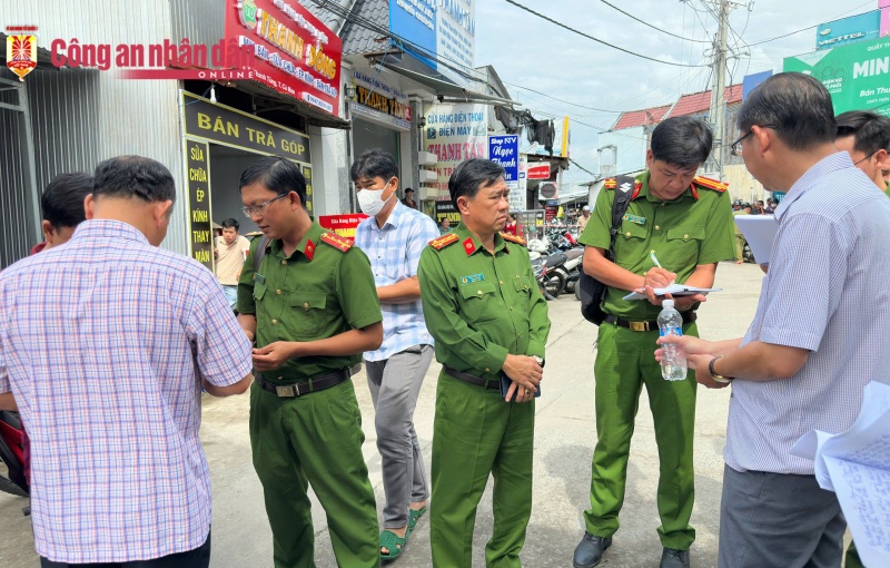 Nghi can sat hai,  2 me con anh 1