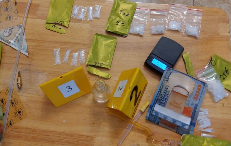 Thue nha tro,  song cung ban gai,  ban ma tuy anh 2