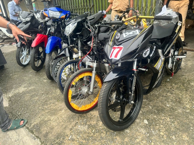 Dot kich 'lo do xe', nhieu xe khong ro nguon goc bi tam giu o TP.HCM hinh anh