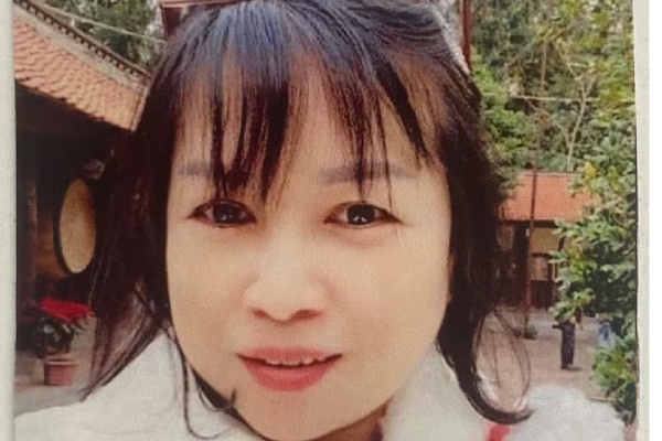 Nu giam doc lap bay 'tour du lich gia re', lua dao chiem doat tai san hinh anh