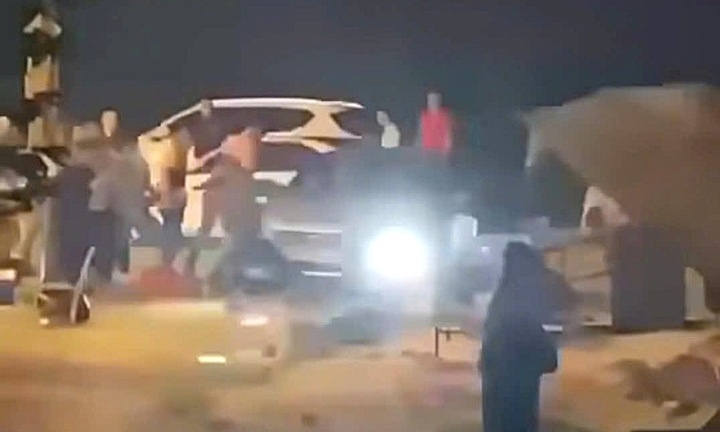 Cong an dieu tra vu nhieu nguoi vay, tan cong tai xe oto o Nghe An hinh anh