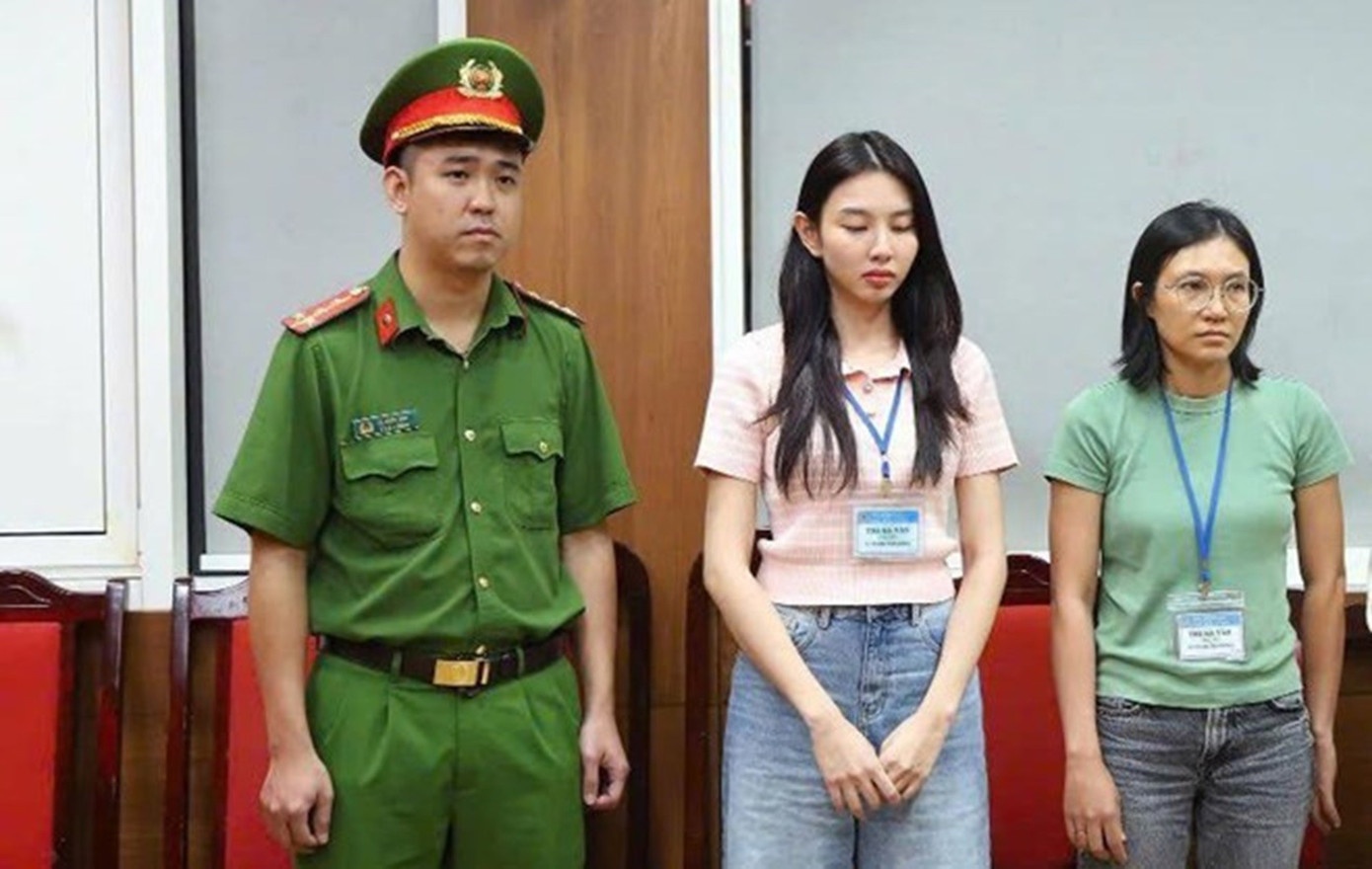 Hoa hau Thuy Tien, Quang Linh Vlog va Hang Du muc chuan bi hau toa hinh anh