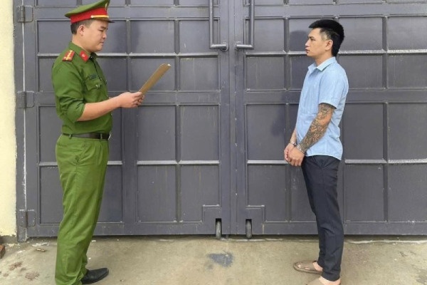 Ban nho giu ho 38 chi vang va bac, lien mang ban lay tien tieu xai hinh anh