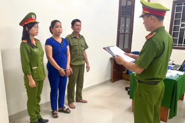 Nu 'dao chich' bi tom gon sau gan 3 gio cuom moto o Da Nang hinh anh