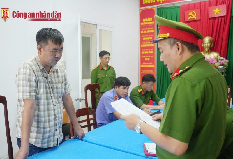 ngan hang OceanBank,  can bo OceanBank,  Giam doc OceanBank,  Chi nhanh OceanBank,  Chu tich OceanBank,  Ke toan OceanBank,  luong thuc Hau Giang anh 3