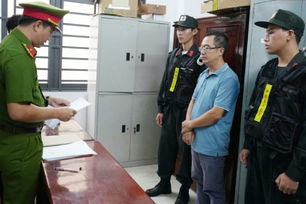 Bat tam giam 3 cuu can bo ngan hang gay thiet hai 35,6 ty dong hinh anh