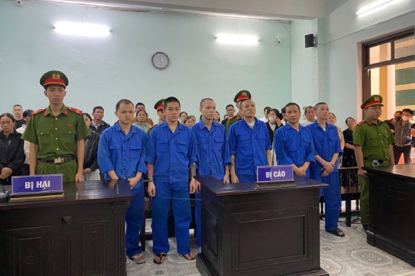 To chuc su dung, mua ban ma tuy trong quan bar, nhom bi cao lanh an tu hinh anh