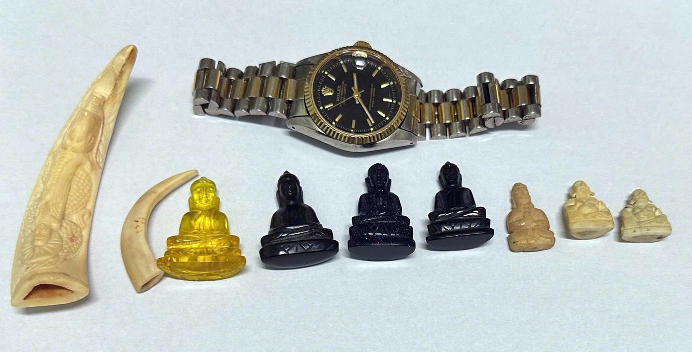 Chau trom kim cuong,  dong ho Rolex,  Than bai goc Viet anh 2