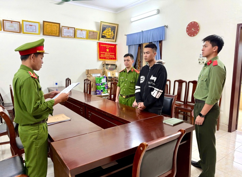 Phe ma tuy,  lai oto,  Gay tai nan anh 1