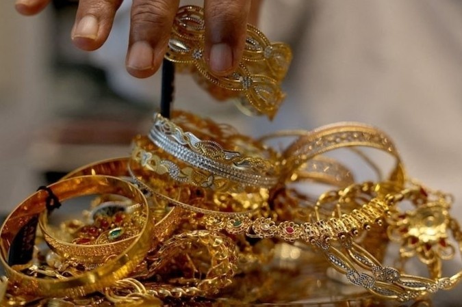 Bi ke lua dao thao tung, thanh nien mo ket lay gan 30 cay vang di ban hinh anh