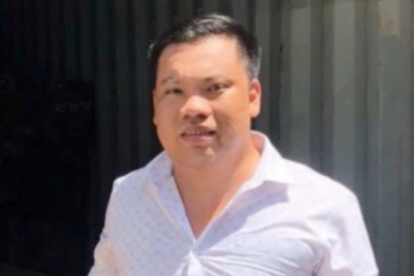 Truy tim 2 doi tuong chiem doat tren 3 ty dong tien mua ban go hinh anh