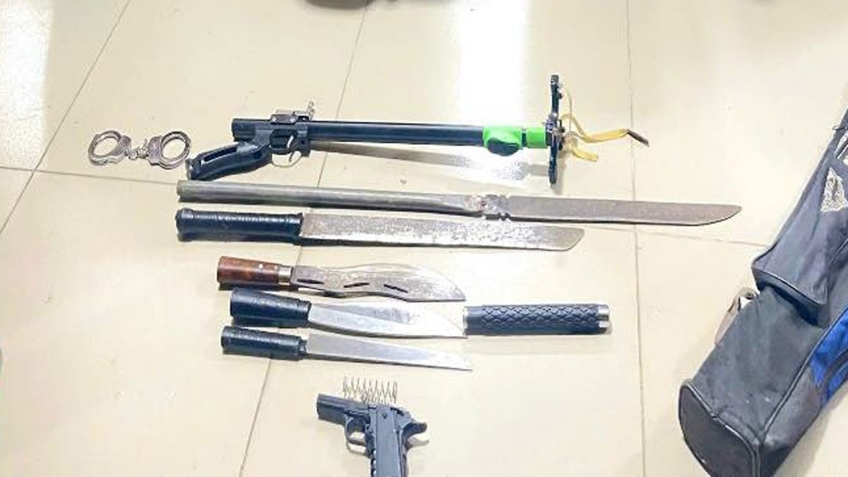 Nhom thanh thieu nien tru vu khi, len mang thach giai quyet mau thuan hinh anh