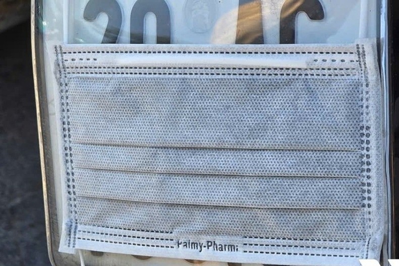 Ne camera, ne phat nguoi: Nhung chiec khau trang 'xau xi' hinh anh