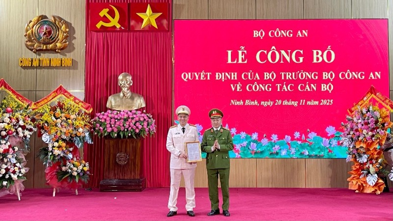 Cong bo Quyet dinh cua Bo Cong an ve cong tac can bo tai Ninh Binh hinh anh