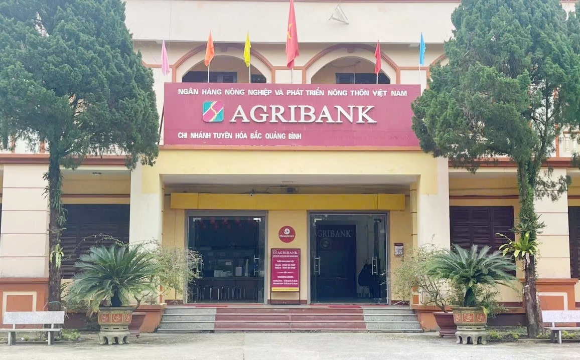 Nhan vien ngan hang kip thoi ngan khach chuyen 140 trieu cho lua dao hinh anh