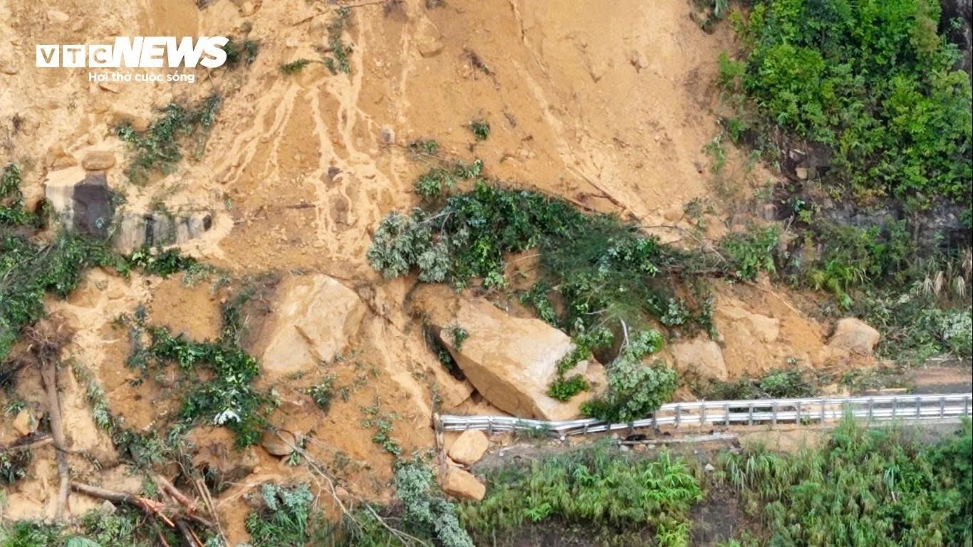 sat lo deo Khanh Le anh 3