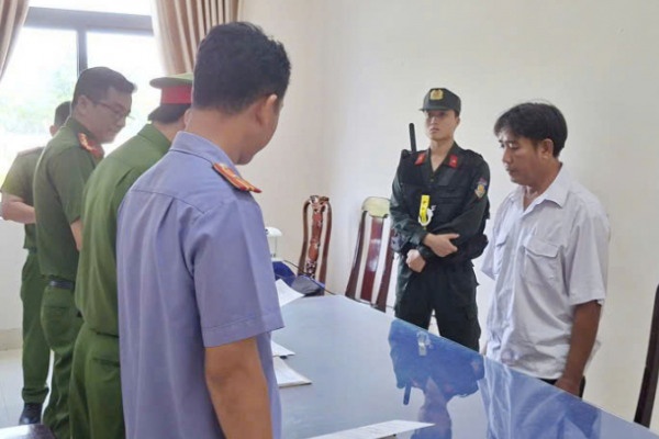 Bat 3 can bo thu y o Can Tho hinh anh