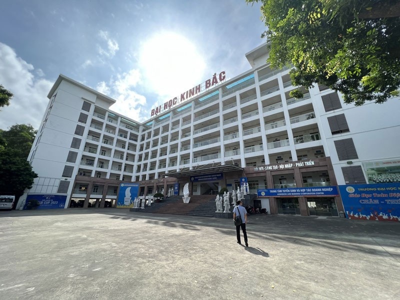 Toa tuyen vo hieu 2 con dau tu khac o Dai hoc Kinh Bac hinh anh