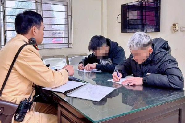 'Boc dau' xe tren duong bi tich thu phuong tien hinh anh