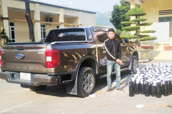 Bat giu hang loat vu van chuyen khi cuoi tai khu vuc bien gioi hinh anh