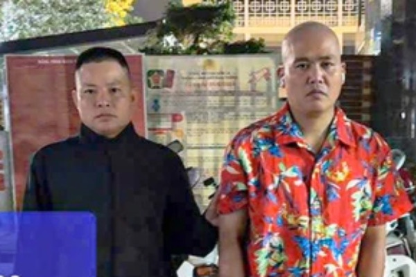 Trieu tap nam thanh nien tat dau oto, phong nguoc chieu tren Quoc lo 6 hinh anh