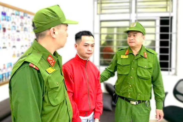 Vua xuong san bay, nam thanh nien tron truy na 3 nam bi bat hinh anh