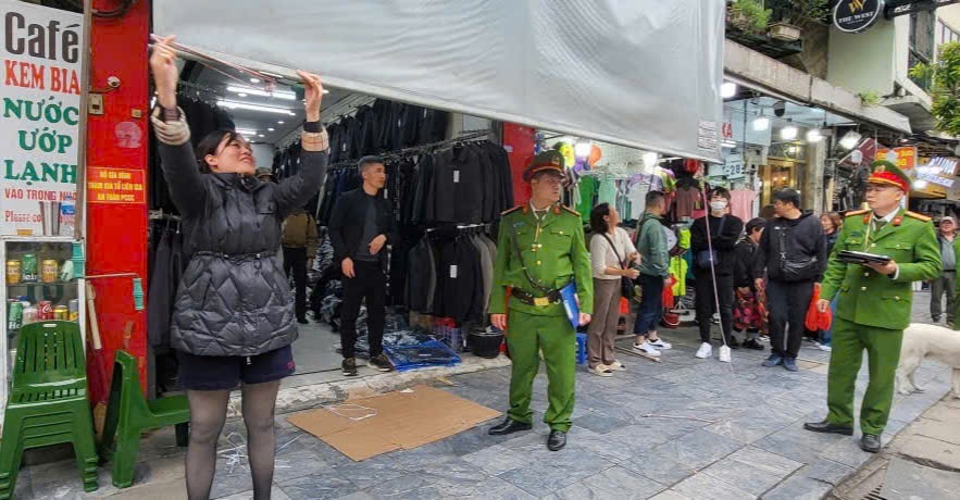 Phuong kieu mau,  Ve ANTT anh 4