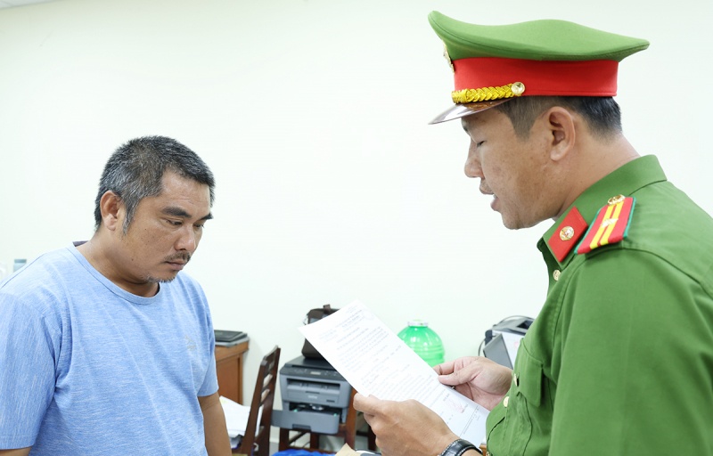 Bat tam giam 2 doi tuong tham gia cuop hon 54 tan ca tra hinh anh