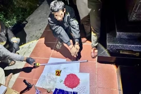 2 doi tuong cat giau hon 2.000 vien ma tuy tai nghia dia de 'dung dan' hinh anh