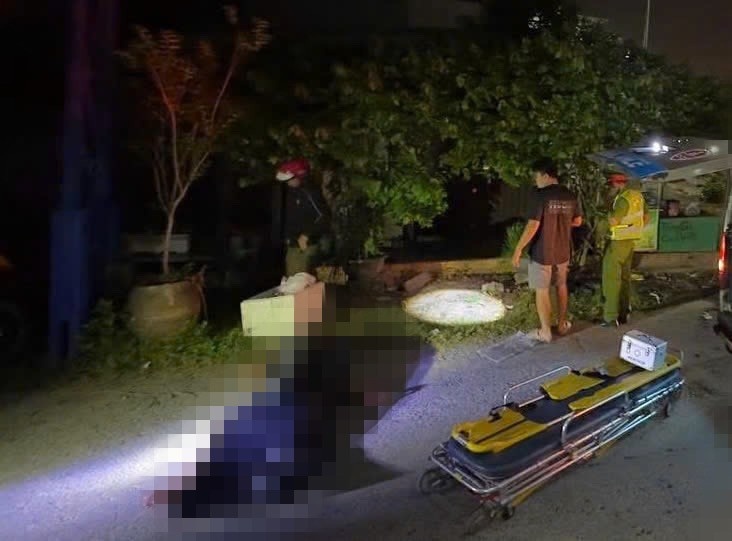 Bat doi tuong tay cam dao dung ben nguoi dan ong nam guc ven Quoc lo 1 hinh anh