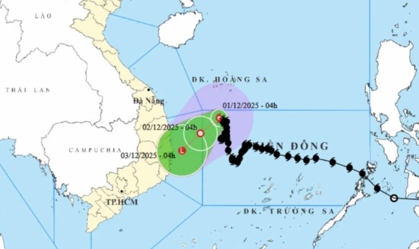 Bao so 15 giat cap 10, di chuyen cham tren bien hinh anh
