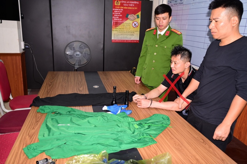 Bat doi tuong,  nguoi nuoc ngoai,  dap kinh,  hang loat oto anh 2