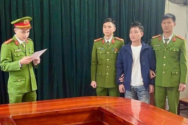 Bi nhac nho vi khong doi mu bao hiem, doi tuong danh to truong an ninh hinh anh