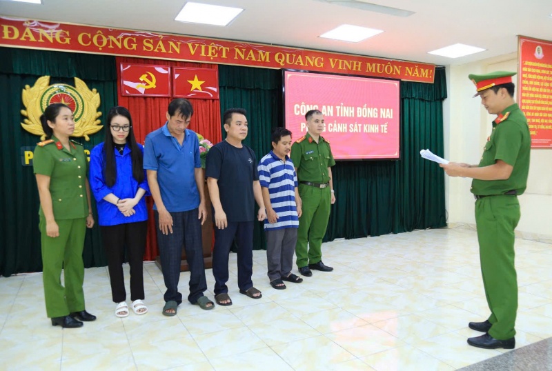 Triet pha,  duong day mua ban,  hoa don GTGT khong anh 1