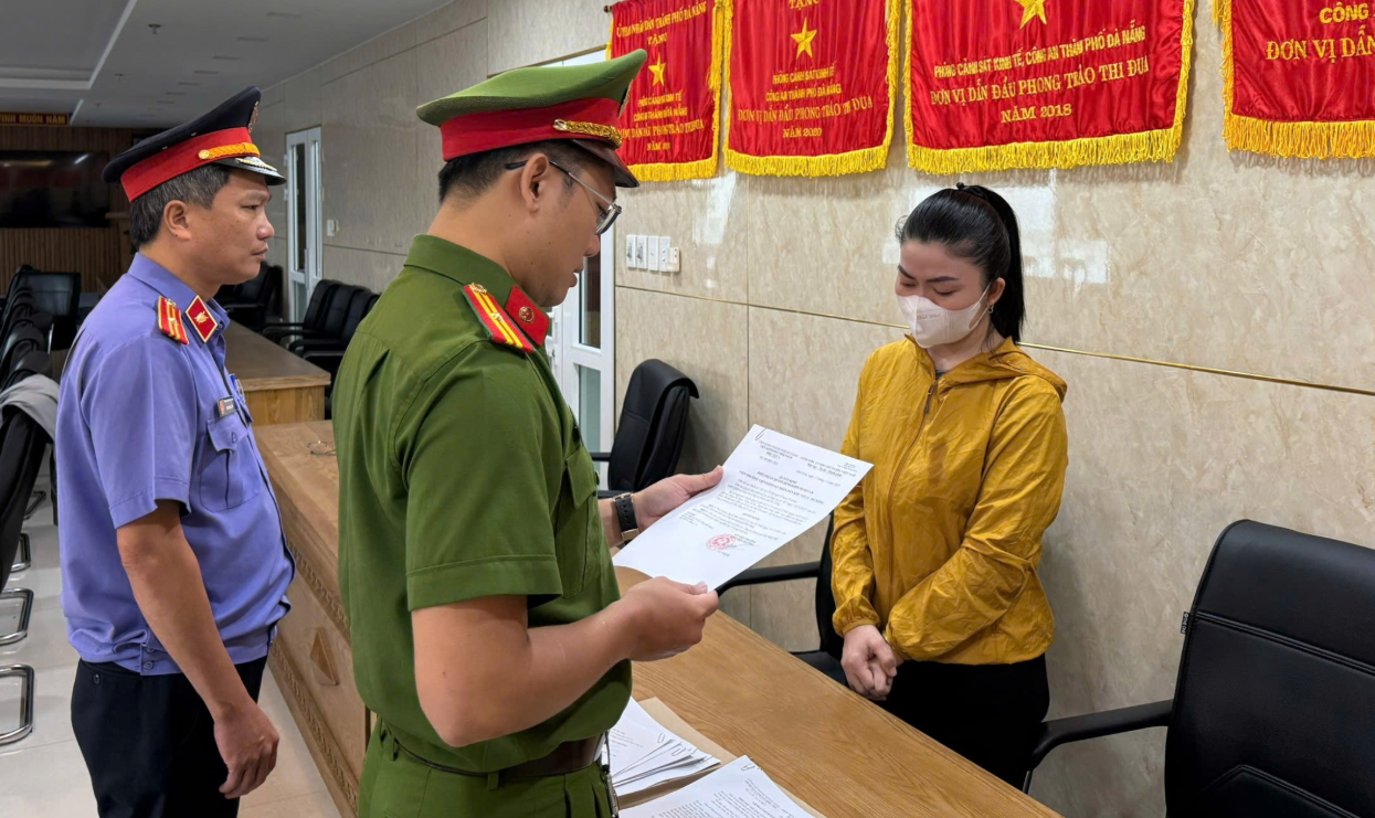 Khoi to,  nu tieu thuong,  buon ban,  hang nghin,  bao thuoc la lau anh 1