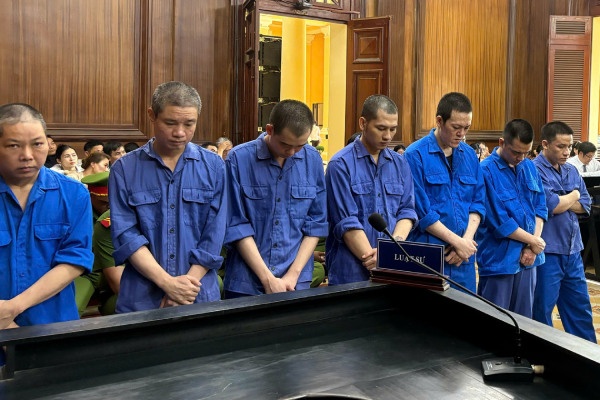 Xet xu cuu can bo thue 'bao ke' cho duong day mua ban hoa don 6.700 ty hinh anh