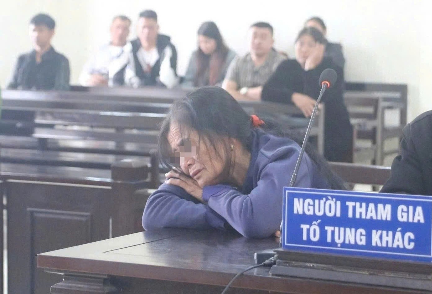 Phut nong gian,  Tuong lai,  3 dua tre,  mo mit anh 3